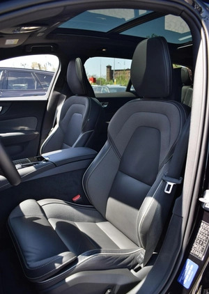 Volvo V60 cena 279900 przebieg: 30000, rok produkcji 2023 z Wrocław małe 407